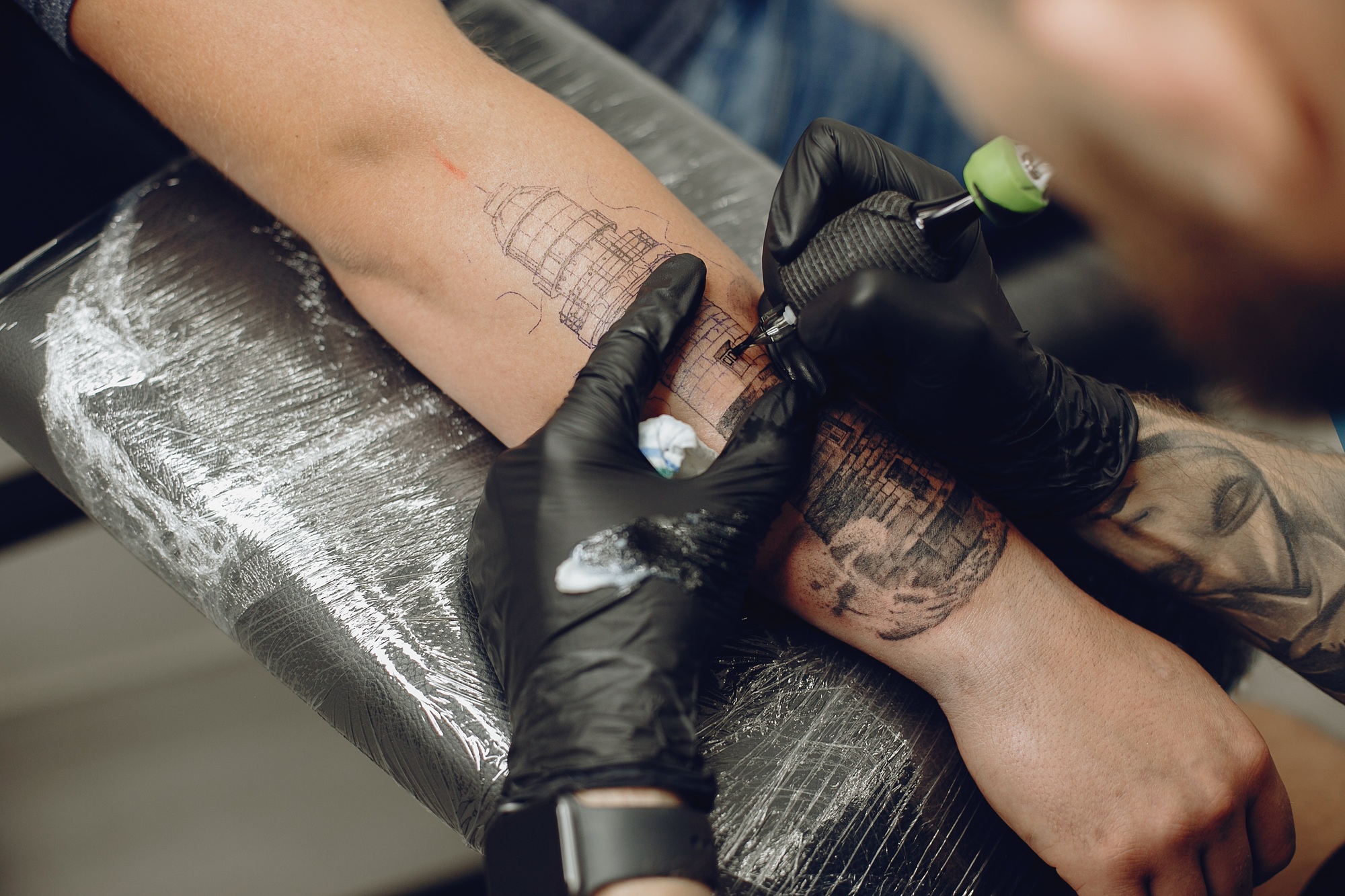 Man doing a tattoo in a tattoo salon