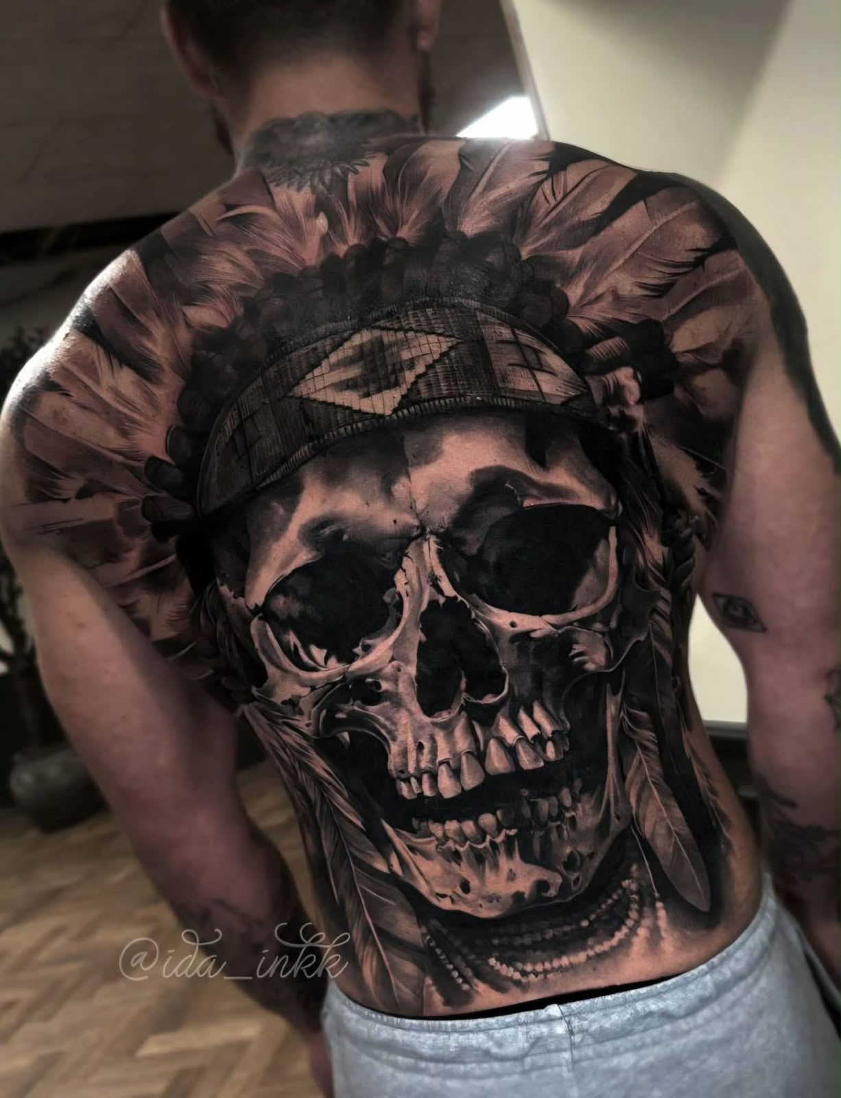 Backpiece med kranie